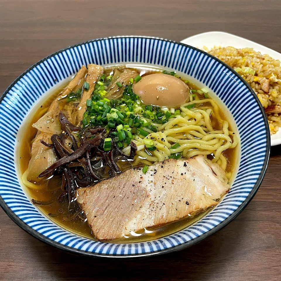 濃厚アゴだし醤油ラーメン|dashi menjiroさん