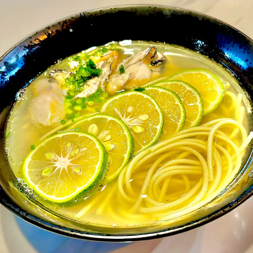 塩かぼすラーメン。牡蠣添え。|ぎんさん