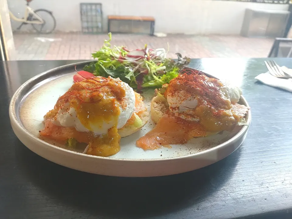 Snapdishの料理写真:Egg benedict with salmon😍😽|Fan Fannyさん