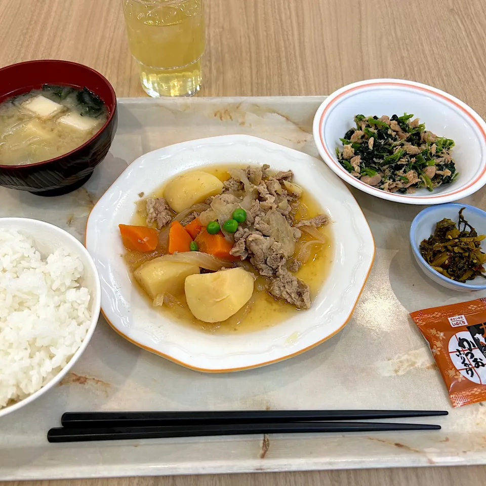 寮の朝ごはん😋肉じゃが|すかラインさん