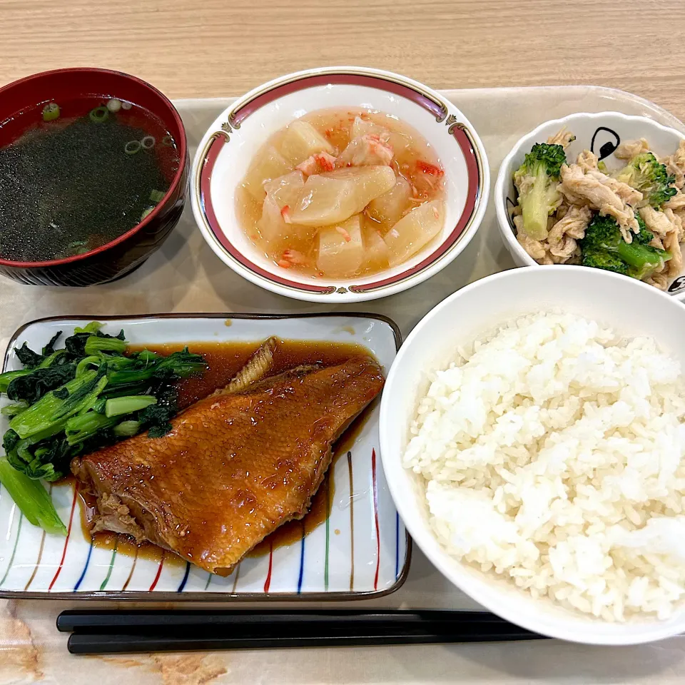 寮の晩ごはん😋赤魚の煮付け|すかラインさん