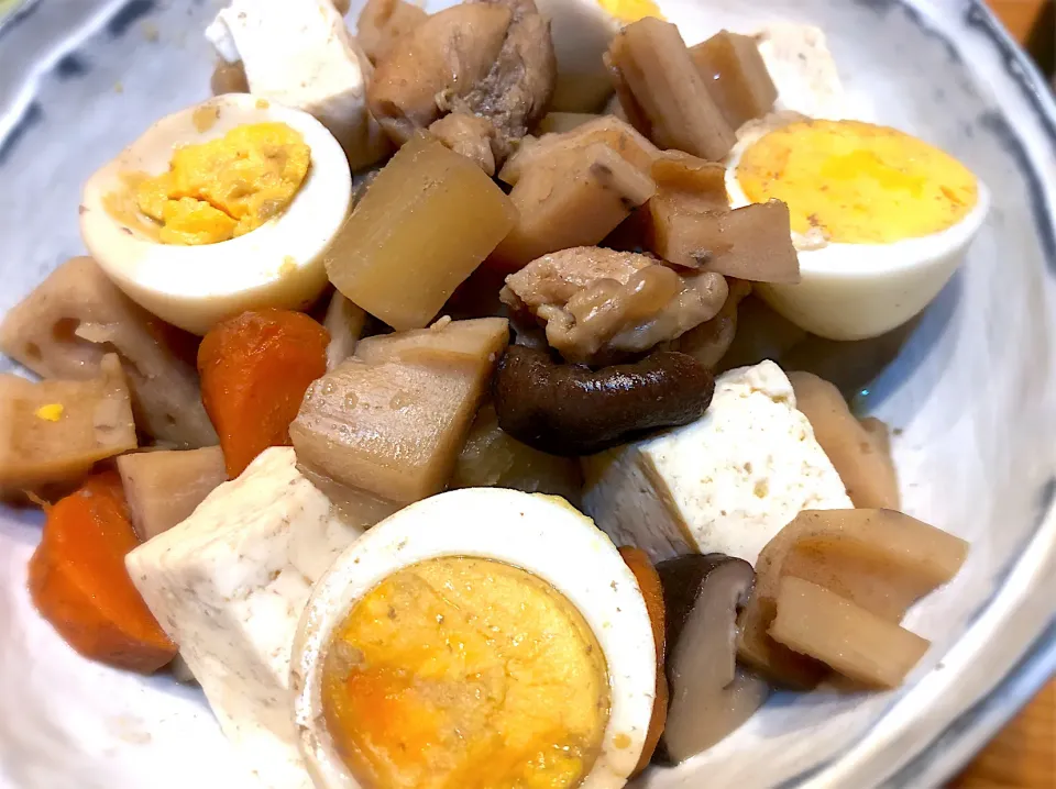 鶏もも肉と根菜の煮物|じゅんさんさん