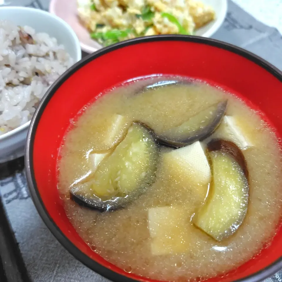 豆腐とナスのお味噌汁|藤さんちのごはんさん