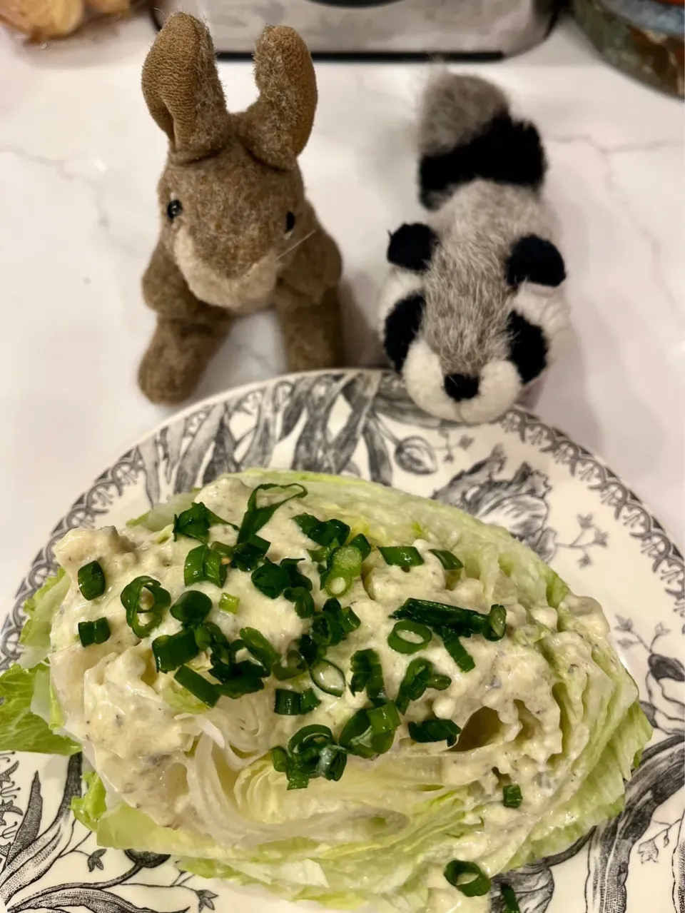 Snapdishの料理写真:2024/10/12 レタスぶつ切りサラダ、ブルーチーズドレッシング Lettuce Wedge Salad with Homemade Blue Cheese Dressing|19 Boys & 野鳥さん