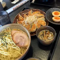 Snapdishの料理写真:ざるラーメン  浜松餃子|rockiさん