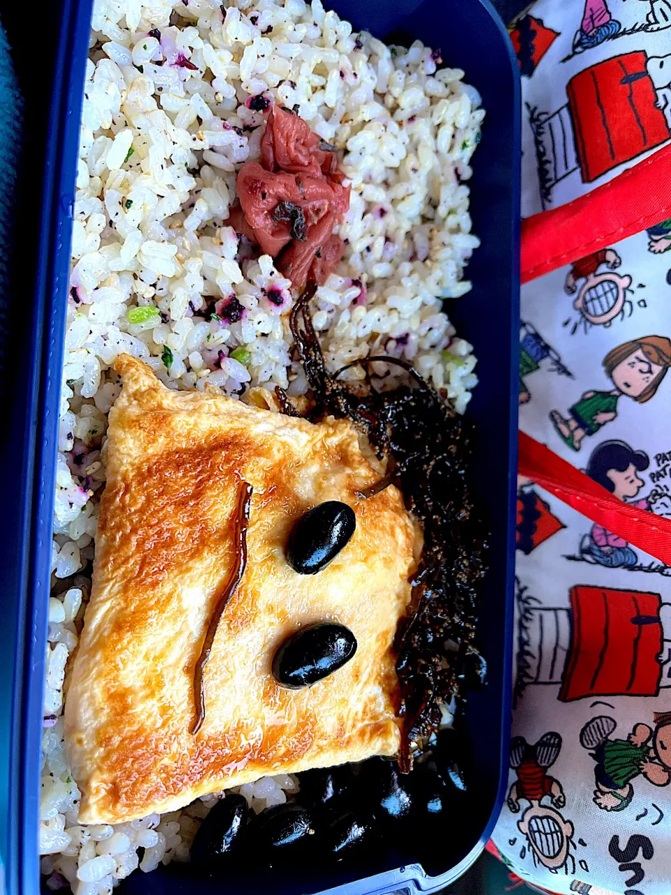 Snapdishの料理写真:#昼飯　豆と子持ち昆布の天パー顔チーズオムレツと梅と黒豆8個乗せロウカット玄米うめしそ混ぜご飯弁当|ms903さん