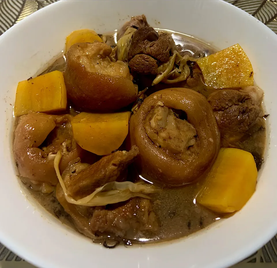 Braised Pork Hock with sweet potato 😀|Ahnneさん