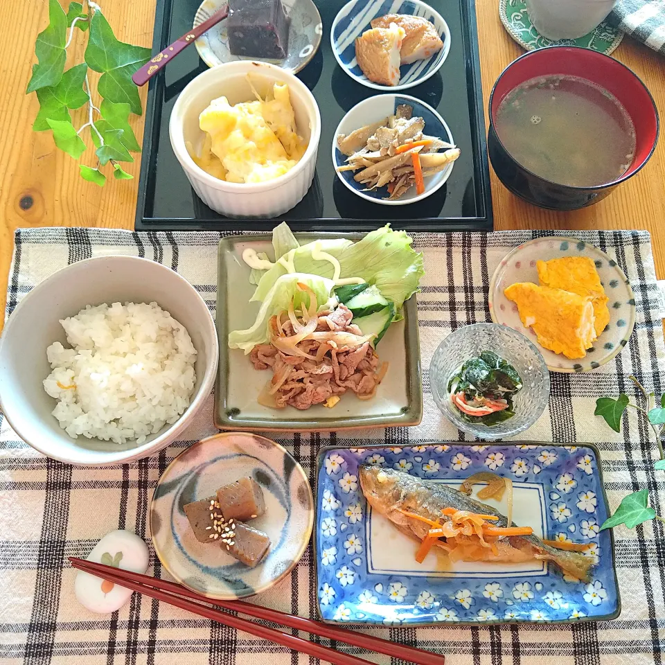 Snapdishの料理写真:牛肉のクレイジーソルト炒めと残り物〜アルモンデおひとりランチ🥢|とまと🍅さん