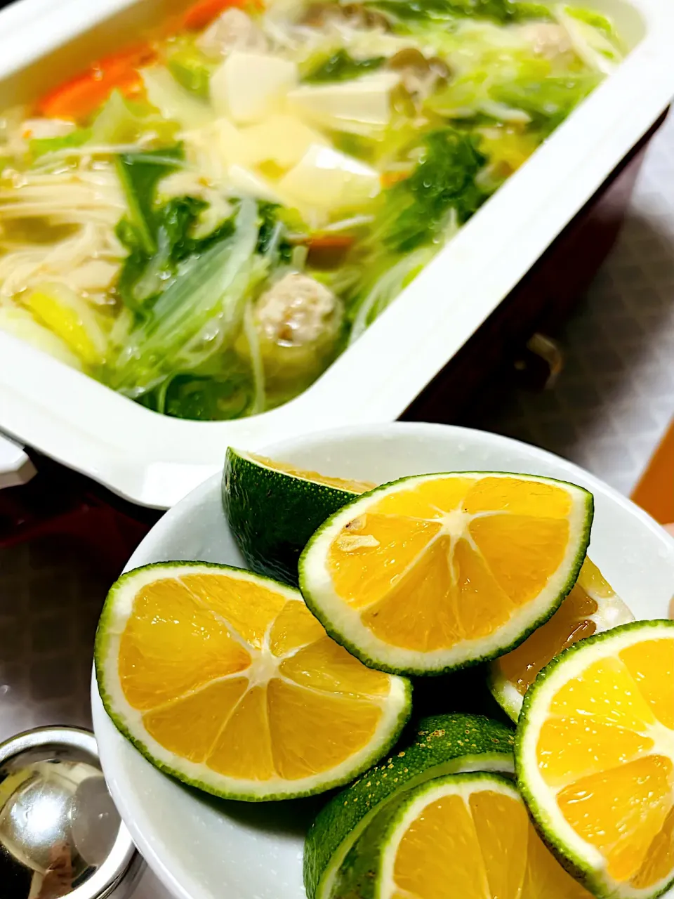 Snapdishの料理写真:大分のかぼすの頂いたので、早速水炊き🍲💕|ちはるさん