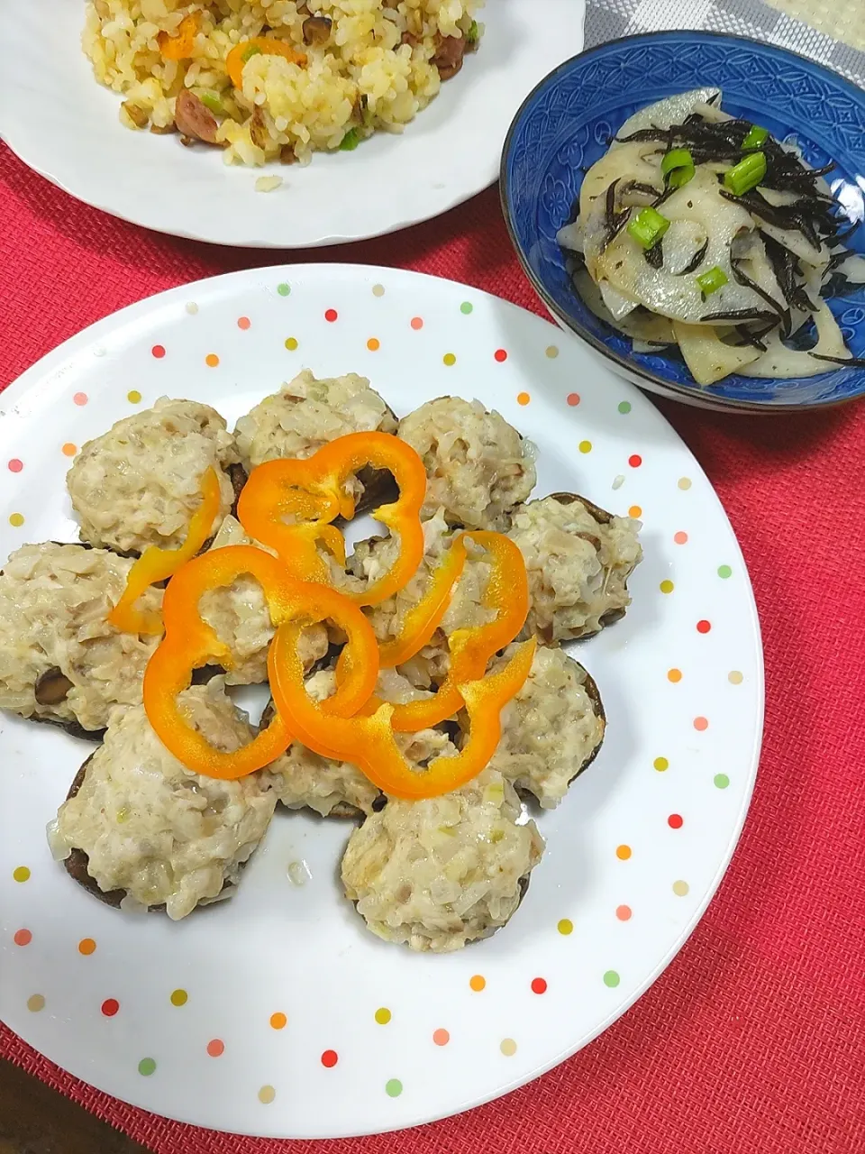 Snapdishの料理写真:しいたけ鶏シュウマイ
れんこんとひじきのサラダ
チャーハン|samutanさん