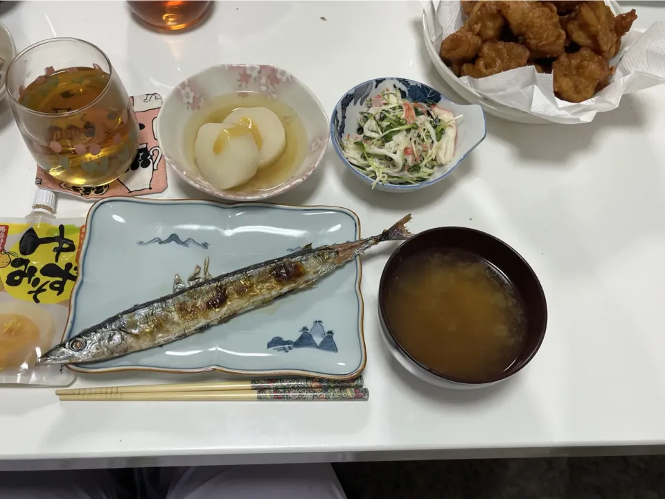 ☆唐揚げ☆秋刀魚の塩焼き☆ふろふき大根☆サラダ（カニカマ・貝割れ）☆インスタントみそ汁|Saharaさん