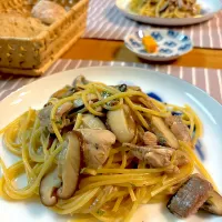 Snapdishの料理写真:サンマとしいたけのパスタ|かおポンさん