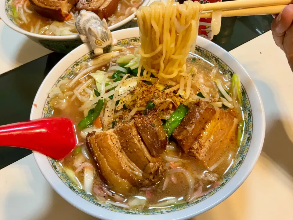 長崎の醤油と味噌の角煮で味噌ラーメン　　　　干し海老をいっぱい入れて海老出汁味噌スープにしました。|Takeshi  Nagakiさん