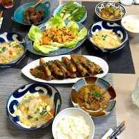 Snapdishの料理写真:茄子の肉巻き、エビマヨ、牛すじ煮込み、　　フゴクスープ，糠漬け、マグロ漬け|kekekeさん