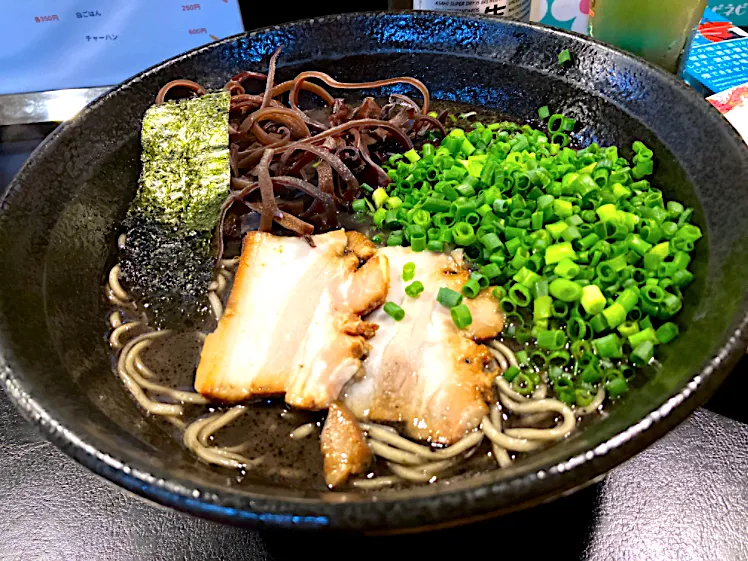 熊本黒ラーメン ＊イカ墨ではありません|🐈⸒⸒⸒⸒つるのダンス🐈🐾さん