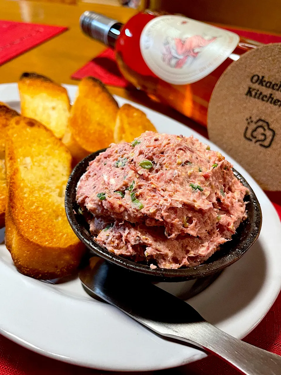 ひろりんさんの料理 コンビーフの即席パテ🥖🍷|おかちさん