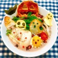 Snapdishの料理写真:大和ルージュ（赤いスイートコーン）のハロウィンラーメン|sarada.makiさん