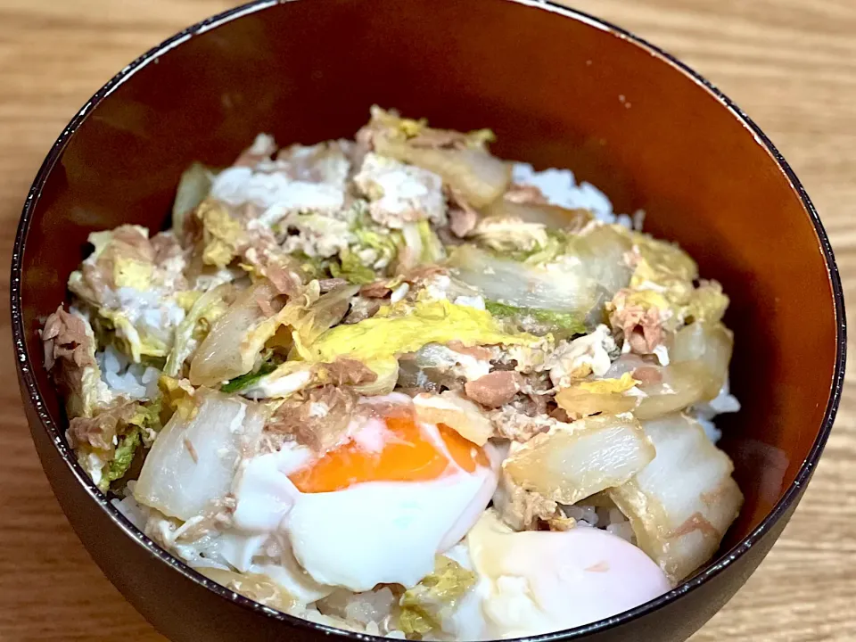 ☆白菜とツナと玉子の煮物丼|まぁたんさん