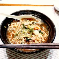 Snapdishの料理写真:旭川醤油ラーメンをアレンジ|Reikoさん