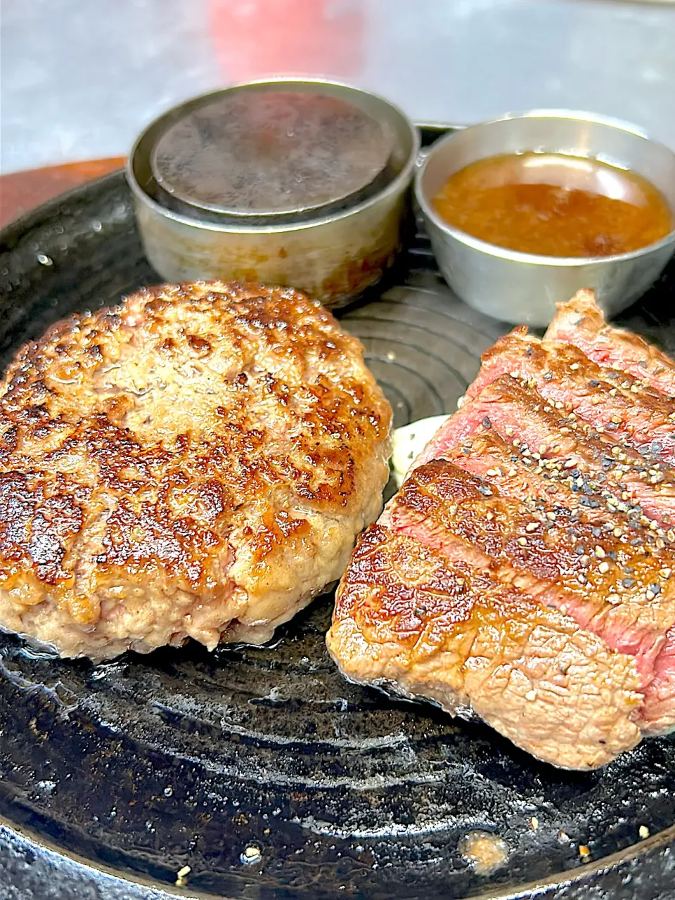 オリーブ牛の肉バーグ&ガーリックランプ|坂の上の友さん