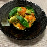 Snapdishの料理写真:アボカドとサーモンのタルタル| めっちいさん