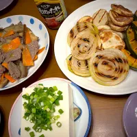 Snapdishの料理写真:ランプ肉の野菜炒めとグリル野菜と冷奴|masaさん