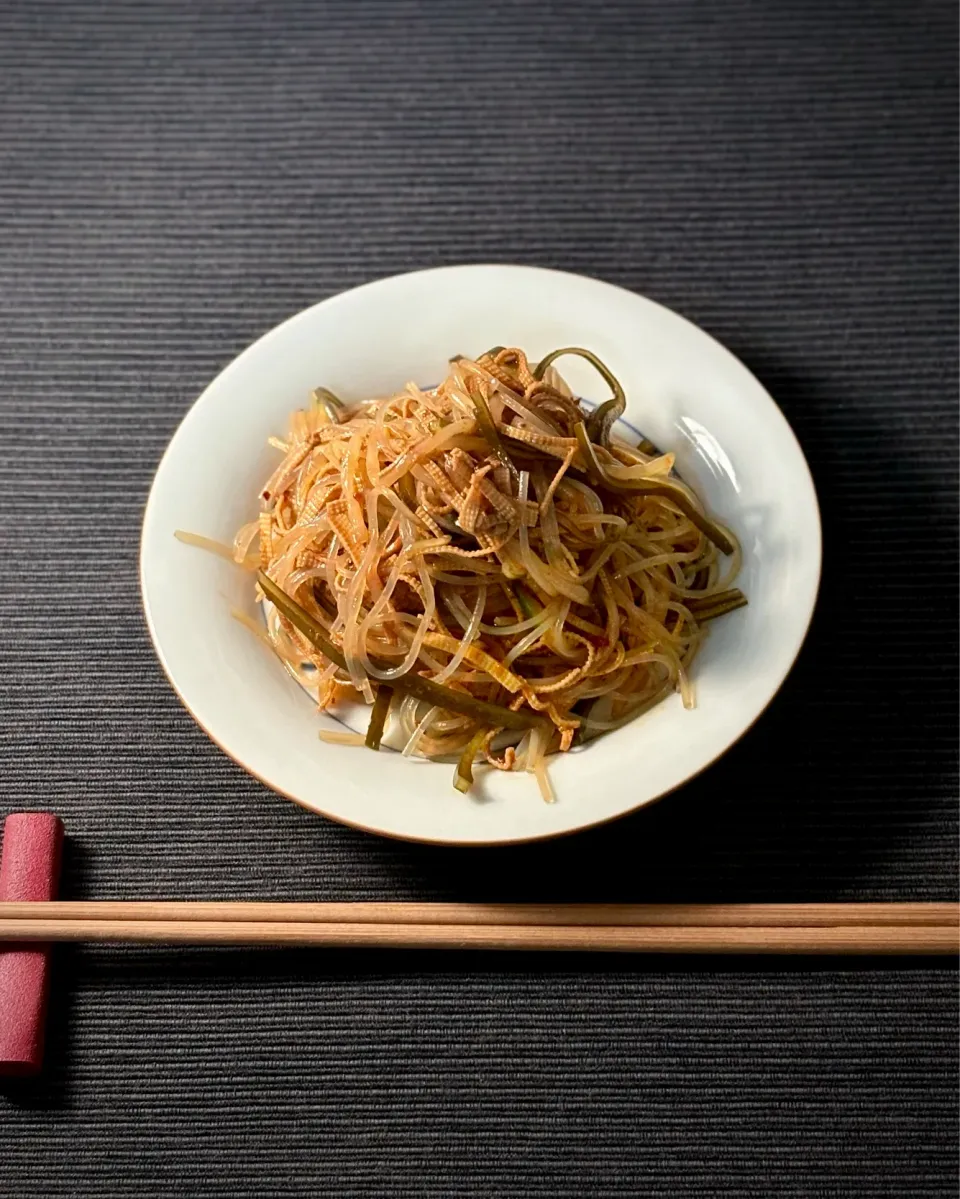 小菜 豆腐干と昆布の和え物|まる(丸大豆)さん