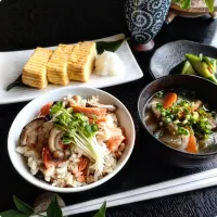 Snapdishの料理写真:鮭としめじと椎茸の炊き込みご飯🍚🥢