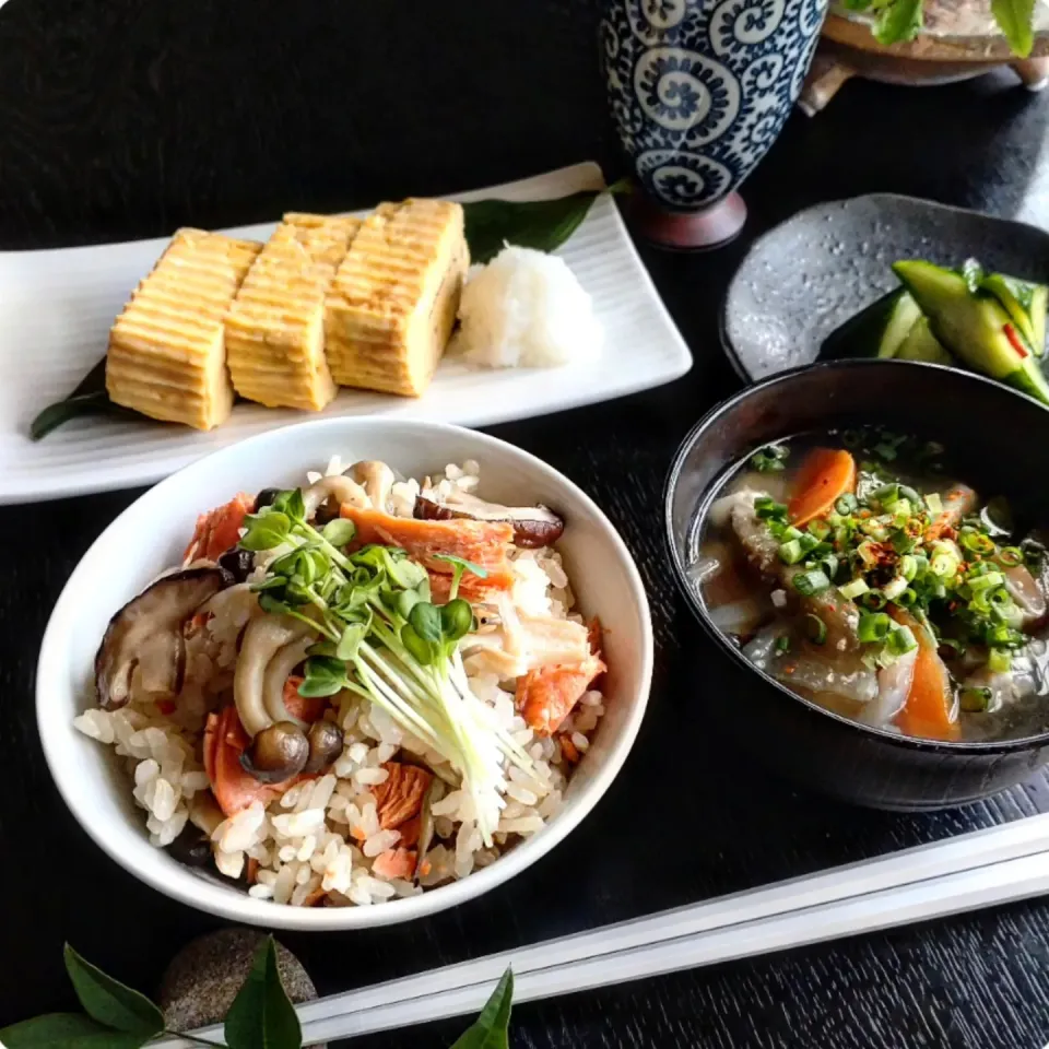 鮭としめじと椎茸の炊き込みご飯🍚🥢|瑞さん