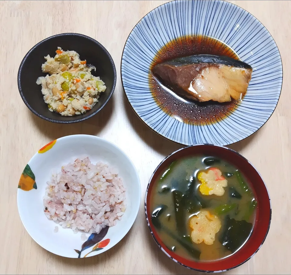 2024 0828　鰤のポン酢煮　卯の花　ほうれん草とお麩とわかめのお味噌汁|いもこ。さん