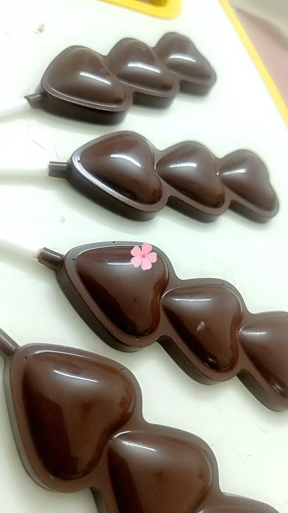 CHOCOLATE HEART LOLLIPOP|Binjal Patelさん