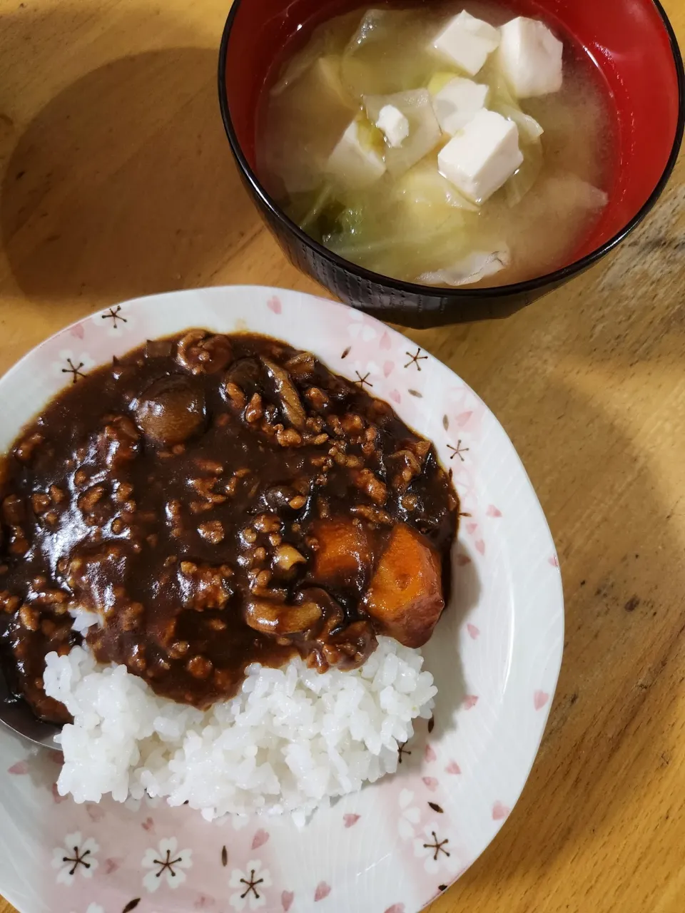 ハヤシライス、キャベツと豆腐の味噌汁|さきさん