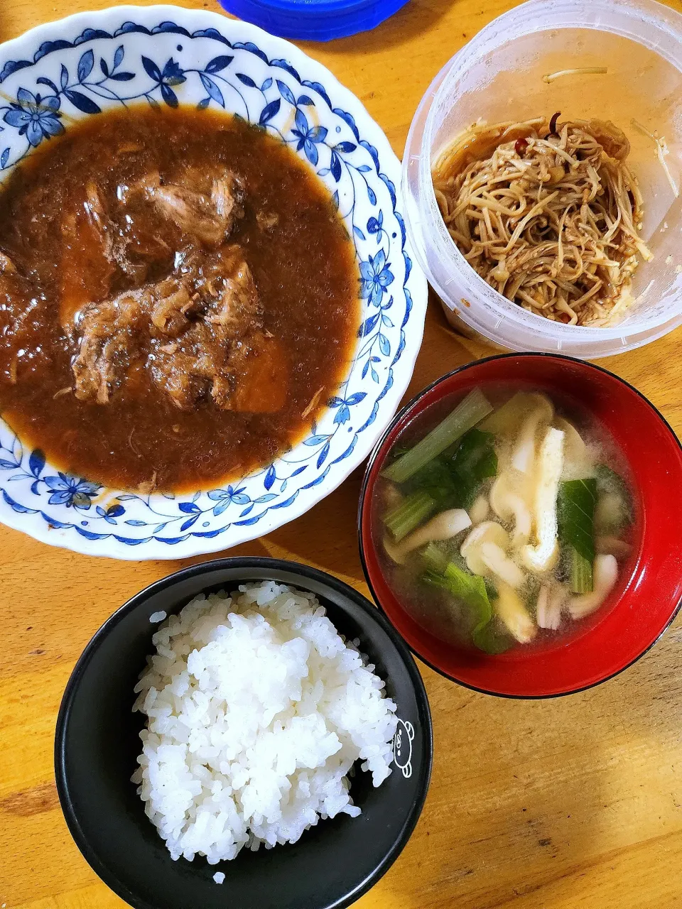 まぐろのあら煮、えのきのピリ辛ナムル、小松菜としめじと油揚げの味噌汁|さきさん