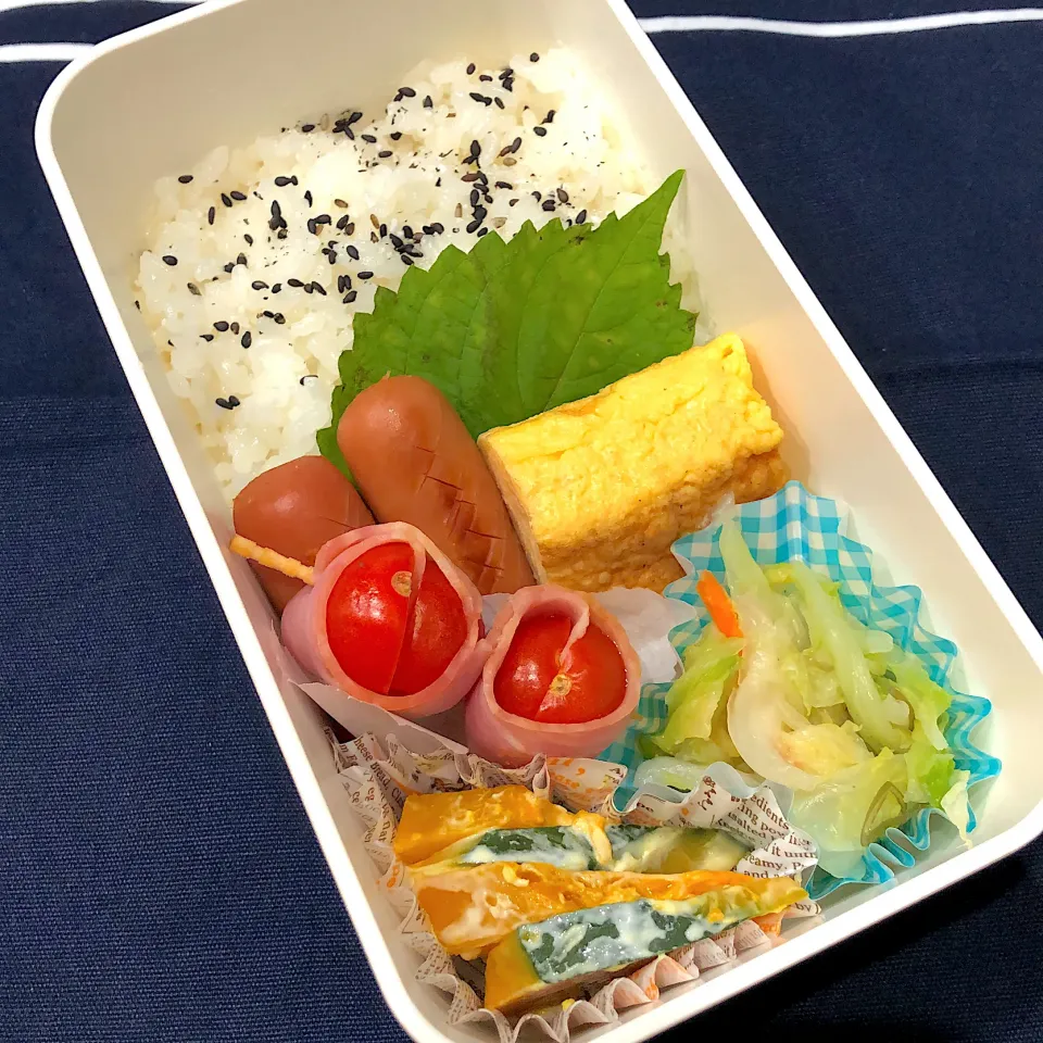 ごま塩ご飯、たまご焼き、ウインナー、カボチャのサラダ、白菜の浅漬、ベーコントマト巻き|きらきらさん