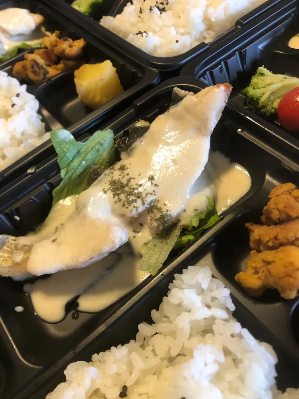 白身魚のソテー/チーズクリームソース弁当|沖縄「ピロピロ」ライフさん