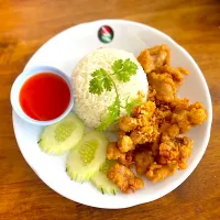 Snapdishの料理写真:Fried pork with garlic on rice💜หมูทอดกระเทียมราดข้าว|💟Lookbua Chiangmai Thai Food💟さん