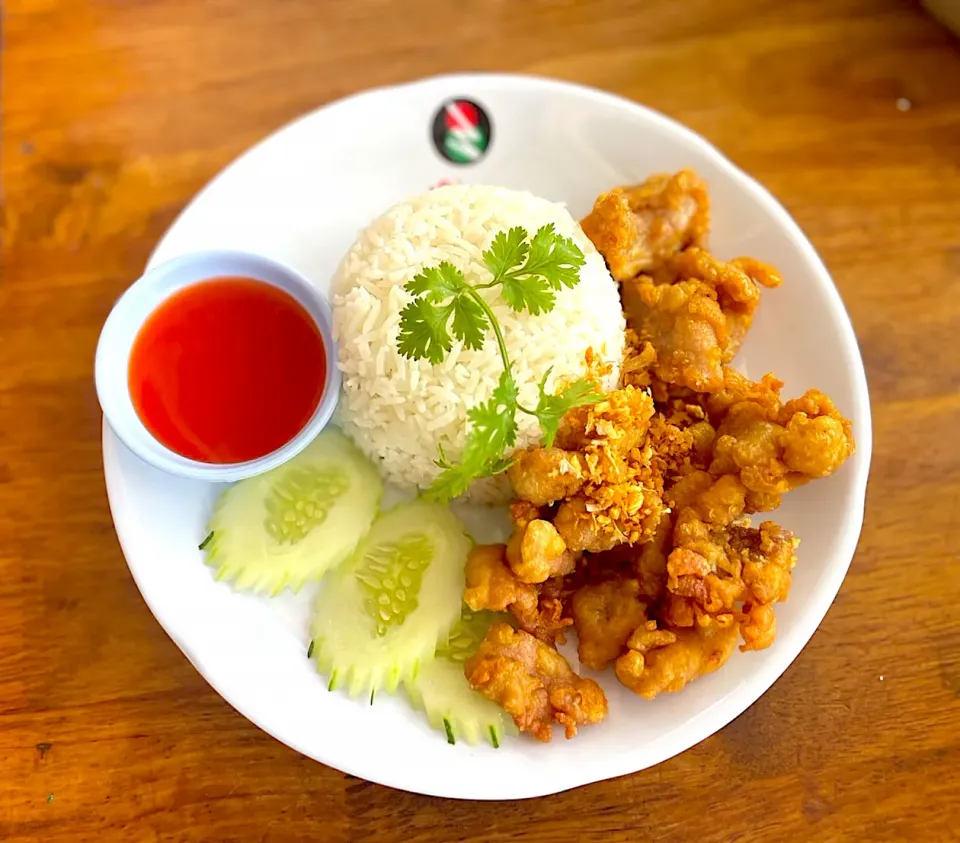 Fried pork with garlic on rice💜หมูทอดกระเทียมราดข้าว|💟Lookbua Chiangmai Thai Food💟さん