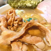 Snapdishの料理写真:【本日の限定メニュー】 
一条流がんこラーメン総本家 
分家 四谷荒木町 
10/12の帆立干し貝柱3kgの残った
スープに、10/13の生帆立12kgを
加え、更に10/14に蛤10kgを加え、
残ったスープに定番食材を加えて
追炊した不純スープの100ラーメン 
(1,100円) 
＋つけ玉 (生卵、50円) 
@四谷三丁目4分 
(JR新宿駅から徒歩25分)
24251 (270,777)　