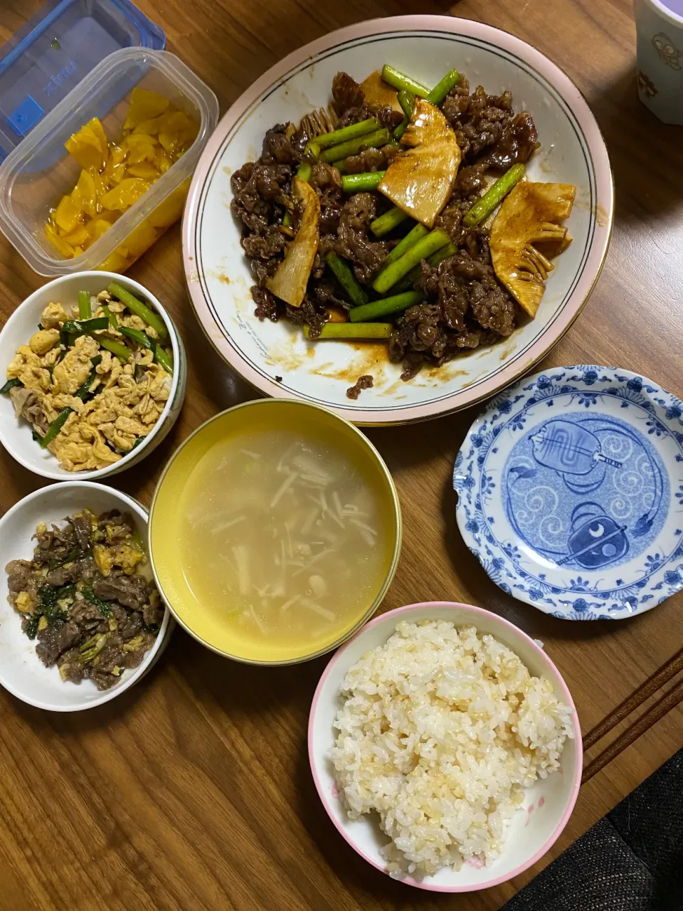 夜　牛肉とニンニクの芽と筍のオイスター炒め|みちくんさん