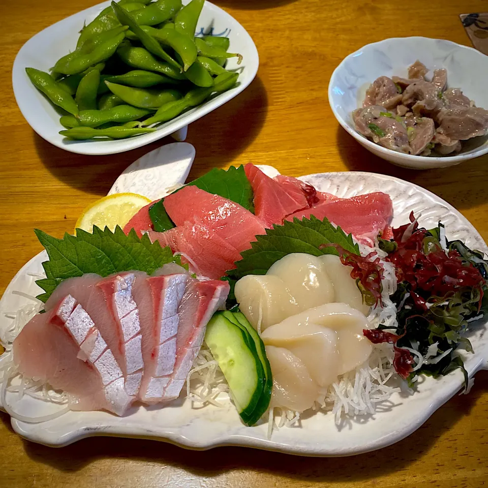 刺身の盛り合わせと、枝豆と、砂ずりの塩だれ|もえさん