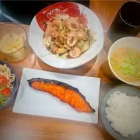 Snapdishの料理写真:20241014🍛我が家のよるごはん🍗|akiyo22さん