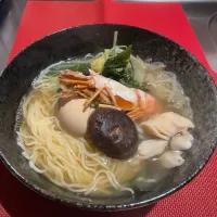 Snapdishの料理写真:海鮮鍋で海鮮ラーメン