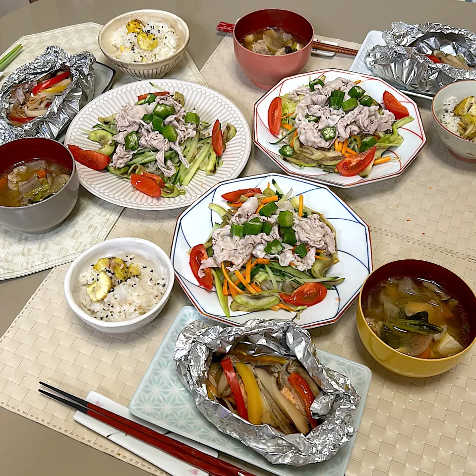 Snapdishの料理写真:栗ご飯、鮭のホイル焼き、冷しゃぶサラダ、豚汁、|kekekeさん