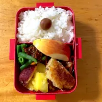 Snapdishの料理写真:ポテトコロッケとレモンさつまいも弁当|ももちゃんのママさん