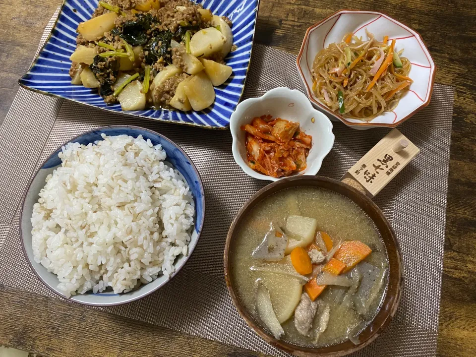 カブのそぼろあんかけ　春雨サラダ　キムチ　麦ご飯　豚汁|♡misaki♡さん