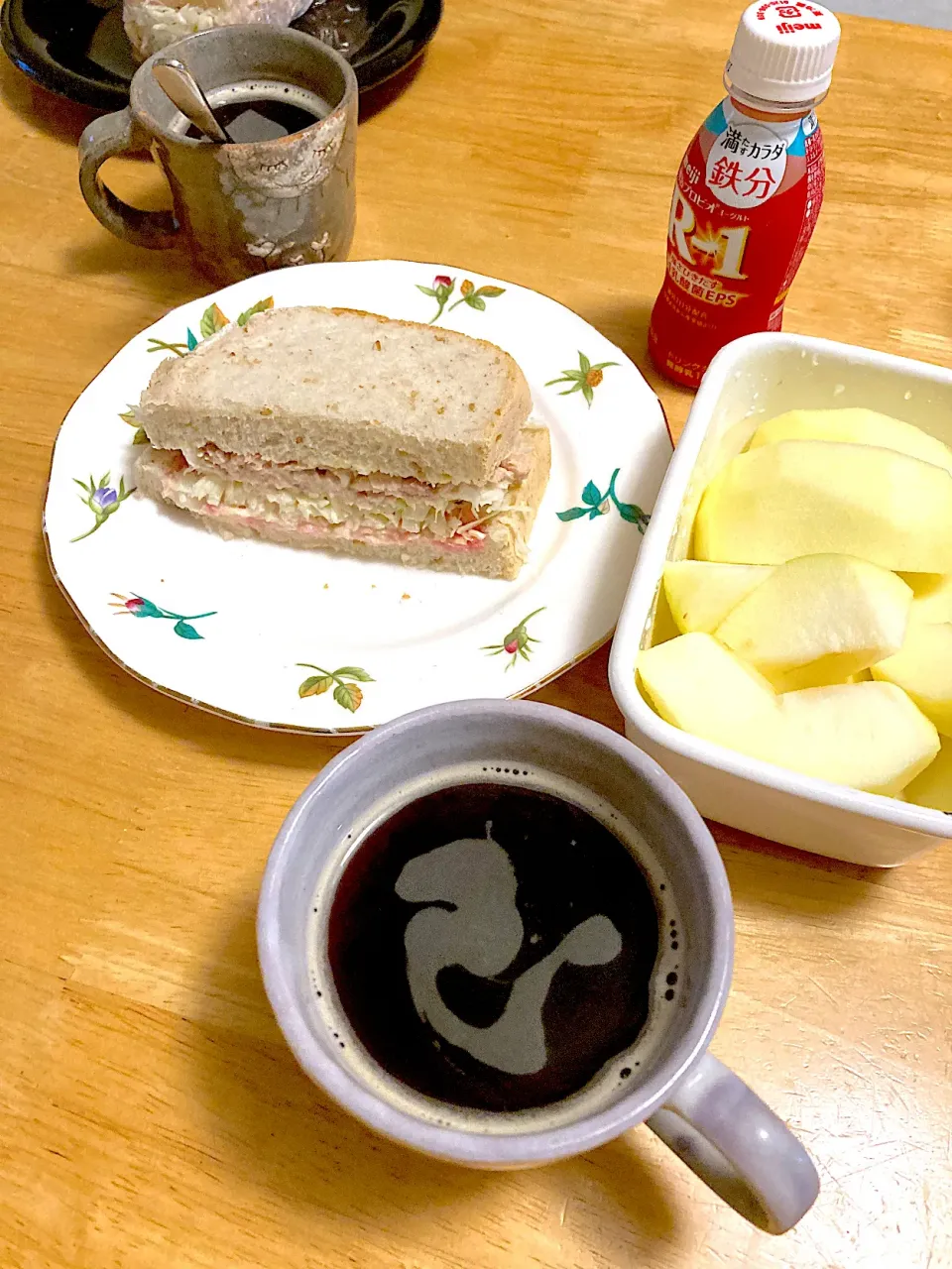 ライ麦食パン🍞でツナサンド🎵朝ごはん|さくたえさん