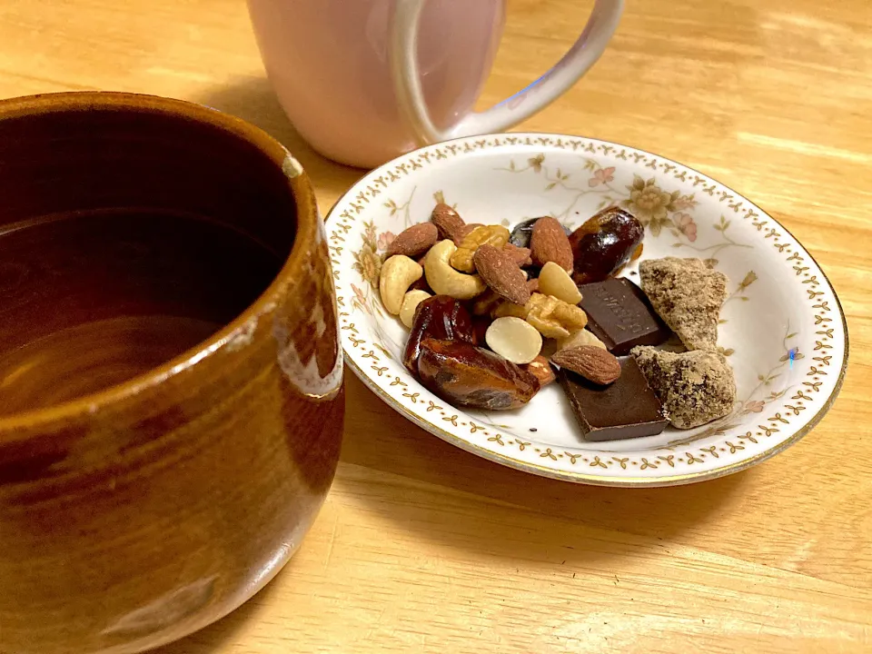 Snapdishの料理写真:おやつ🧡ジャスミンティー🫖|さくたえさん