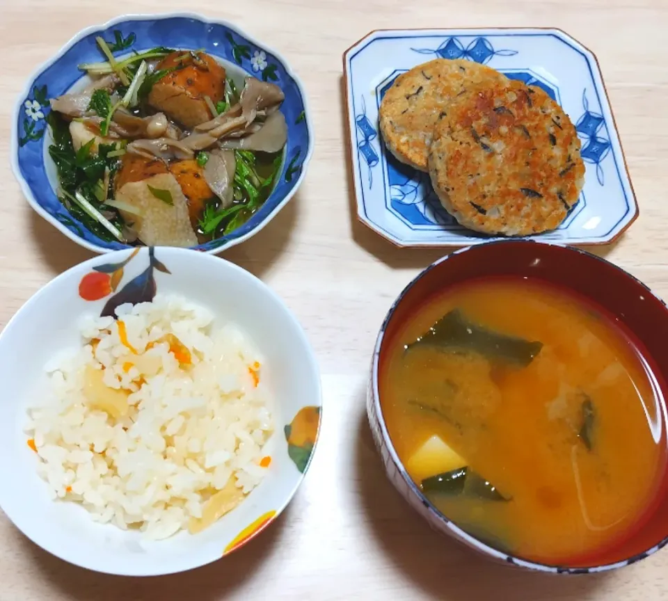 2024 1015　鰯とひじきのハンバーグ　長芋と水菜、舞茸の焼きびたし　豆腐とわかめのお味噌汁|いもこ。さん