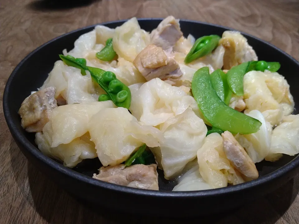 キャベツと鶏肉の梅酢蒸し|古尾谷りかこさん