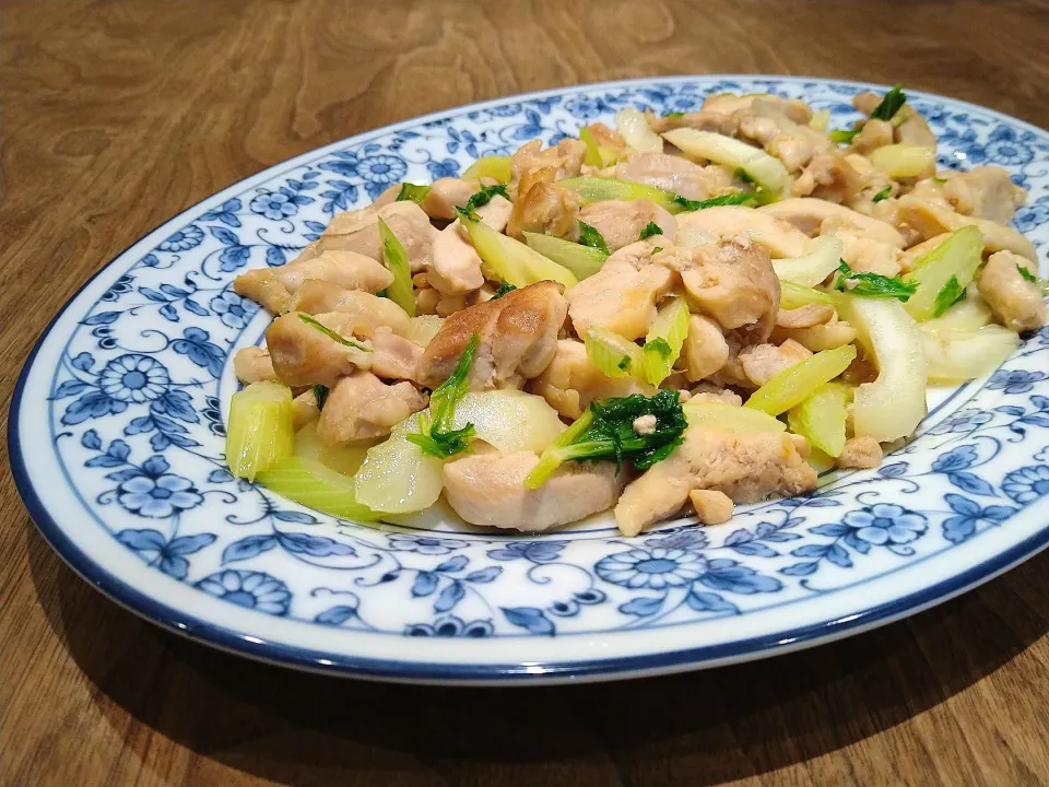 鶏肉とセロリの炒め|古尾谷りかこさん